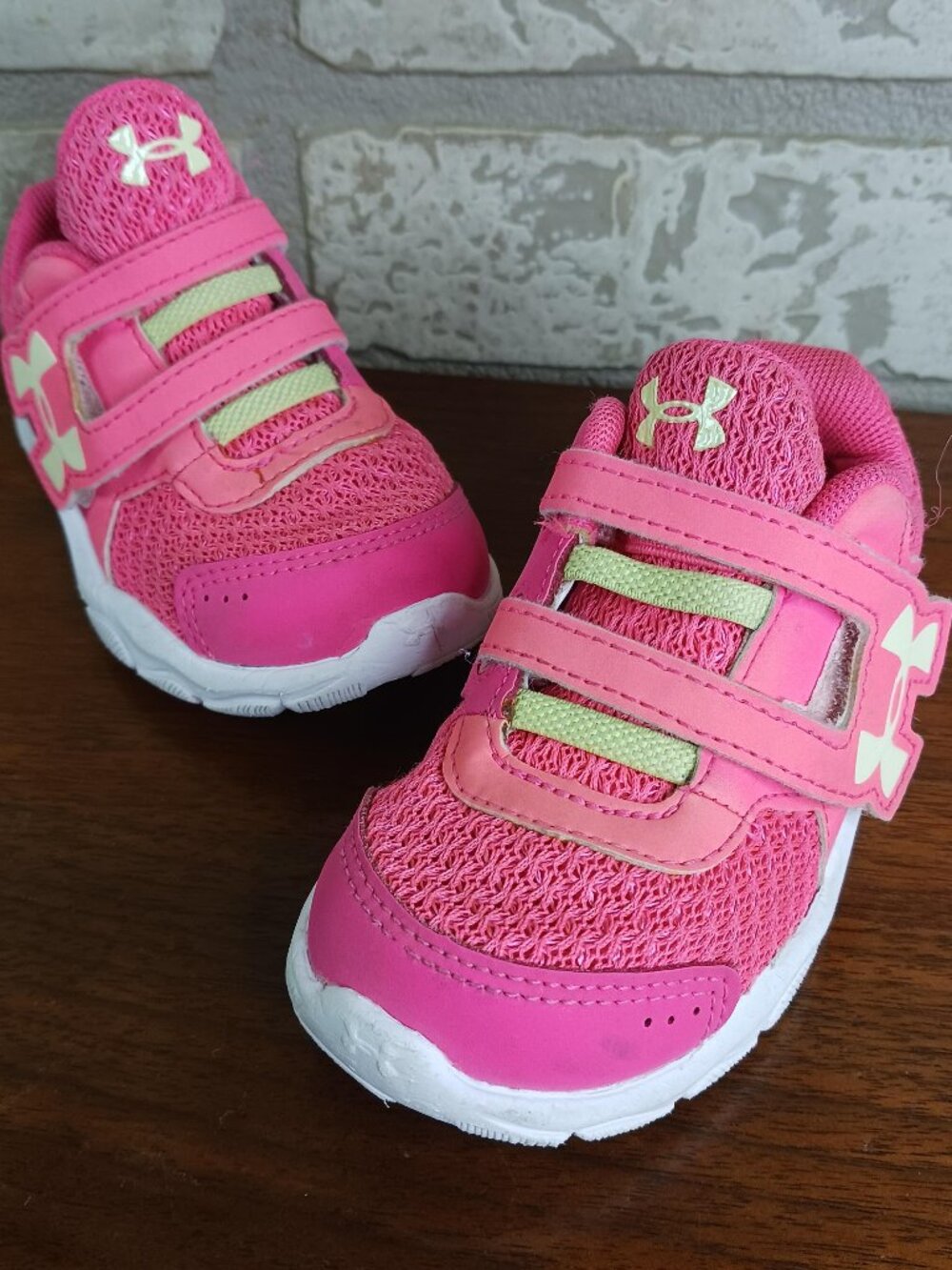 Under Armour Girls Size 5K Shoes Pink & Green Hook & Loop Sneakers